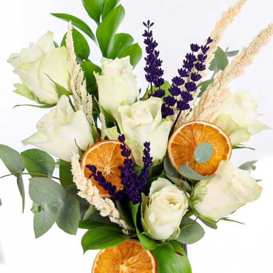 Ivory Touch – Siyah Vazoda Beyaz Güller