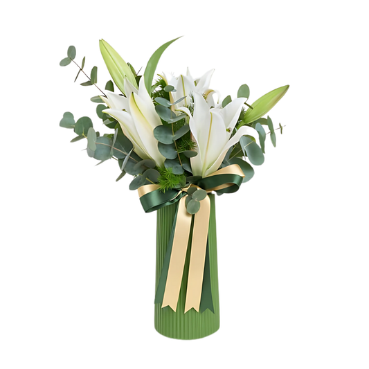 Lilyum Glow – Yeşil Vazoda Beyaz Lilyumlar