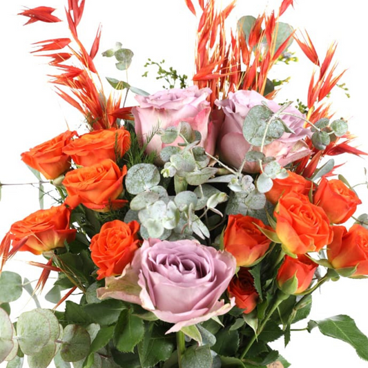 Amber Grace – Premium Cam Vazoda Turuncu ve Lila Güller