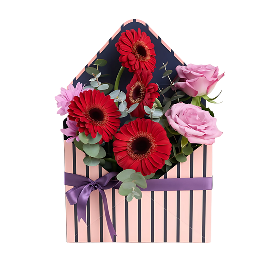 Berry Blush – Mor Zarf Kutuda Pembe Gül ve Kırmızı Gerbera