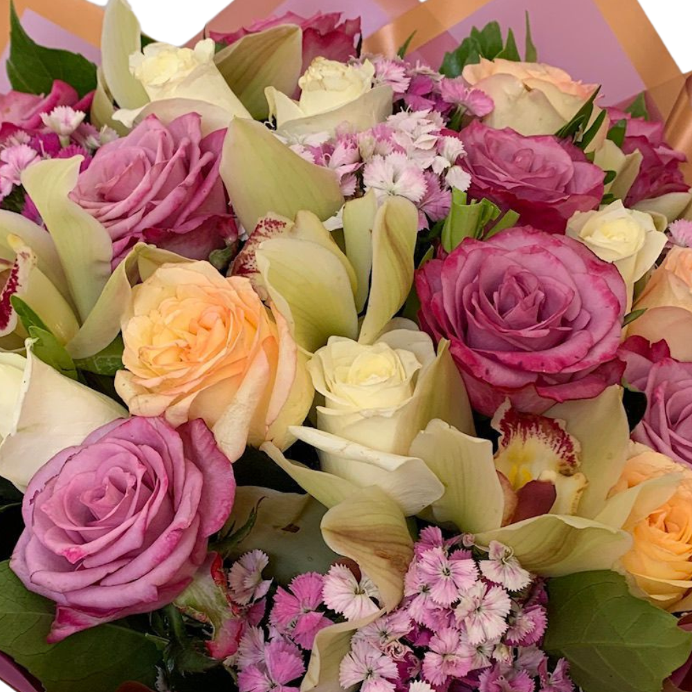 Romantic Fields – Hüsnüyusuf, Pembe ve Beyaz Gül Buketi