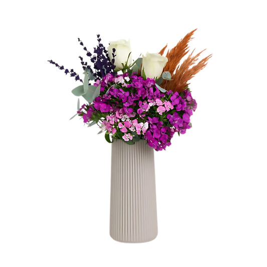 Ivory Harmony – Bej Vazoda Beyaz Güller ve Hüsnüyusuflar