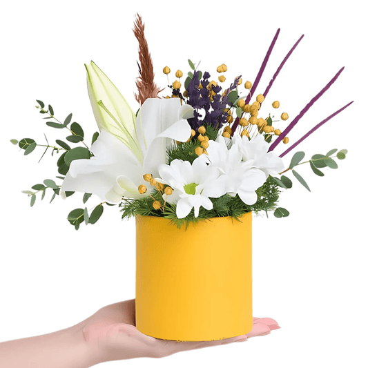 Sarı Saksıda Beyaz Lilyum ve Beyaz Papatyalar - Rosentra | Premium Flowers