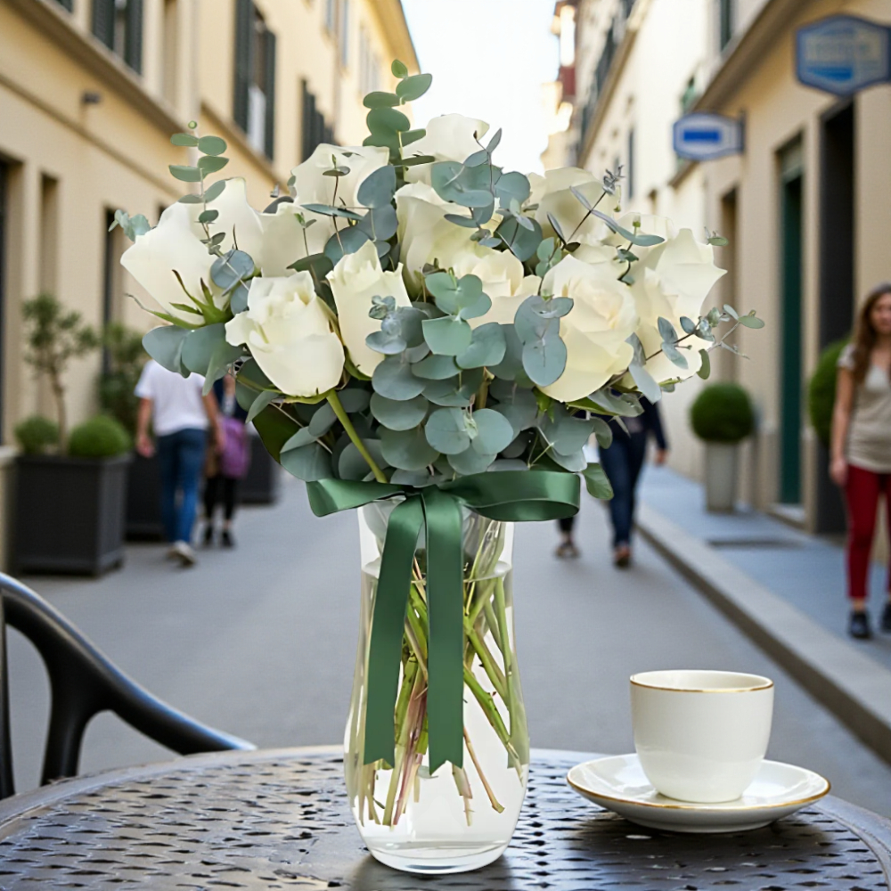 Vazoda 25'li Beyaz Gül