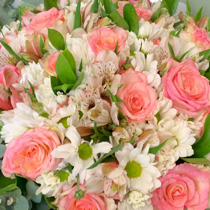 Cherry Bloom – Pembe Gül ve Beyaz Papatya Buketi