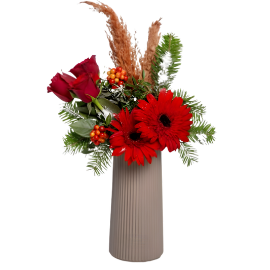 Red Frost – Bej Vazoda Kırmızı Çiçekler ve Kokina