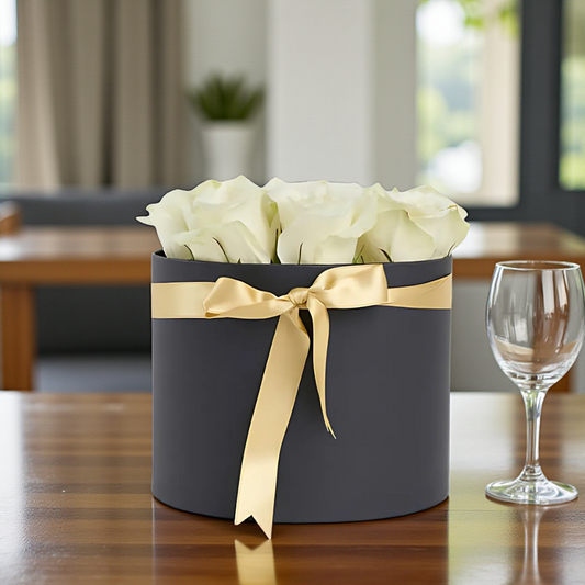 Pure Noir – Siyah Silindir Kutuda Beyaz Gül