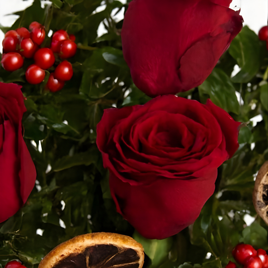 Ruby Glass – Cam Vazoda Kokina ve Kırmızı Gül Aranjmanı