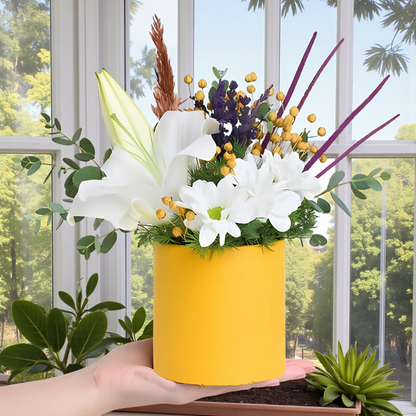 Sarı Saksıda Beyaz Lilyum ve Beyaz Papatyalar