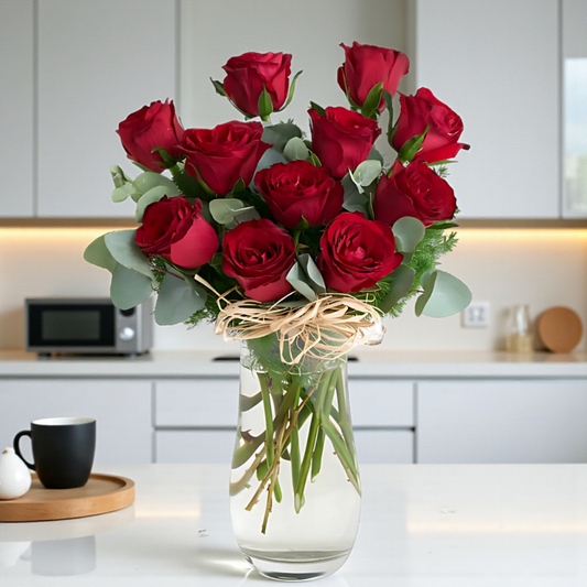 Vazoda 11'li Kırmızı Gül