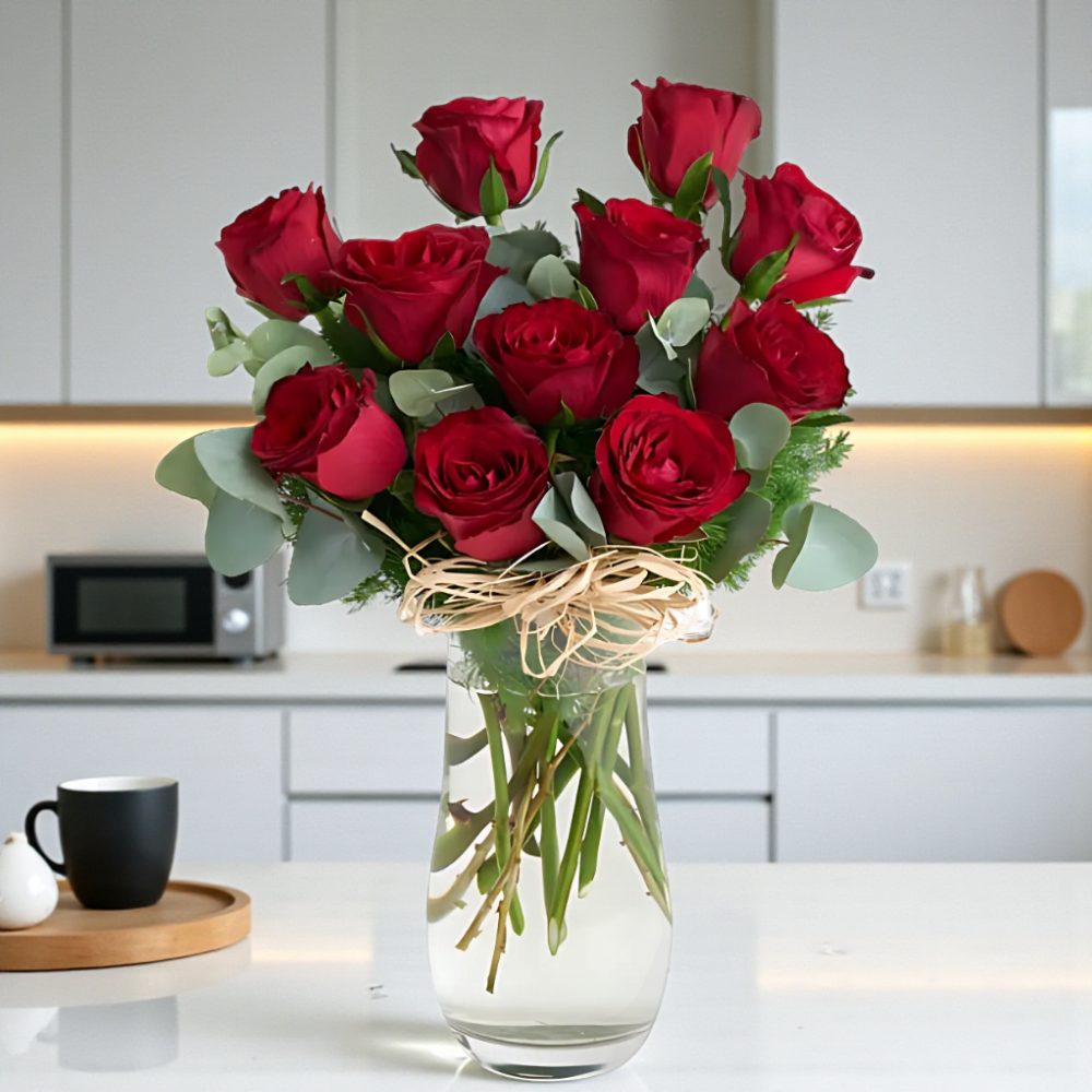 Vazoda 11'li Kırmızı Gül