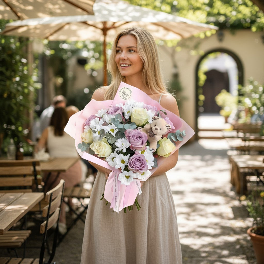 Lila Güller ve Ayıcık Buketi